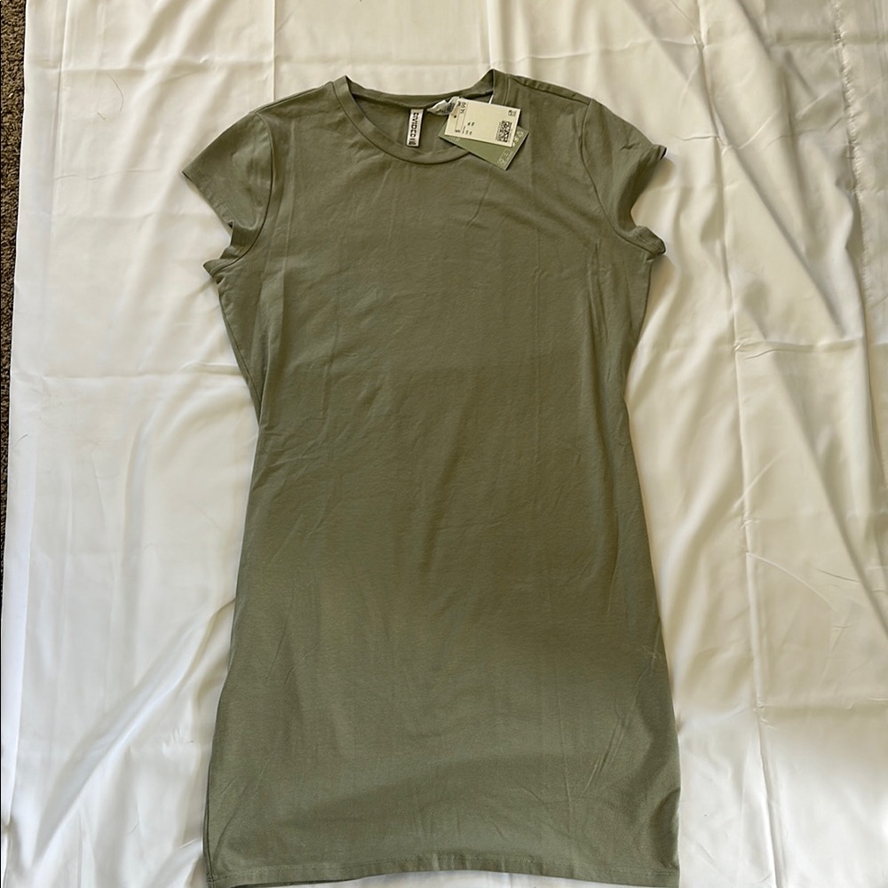 H&M Green Fitted Cap Sleeve T-Shirt Dress
